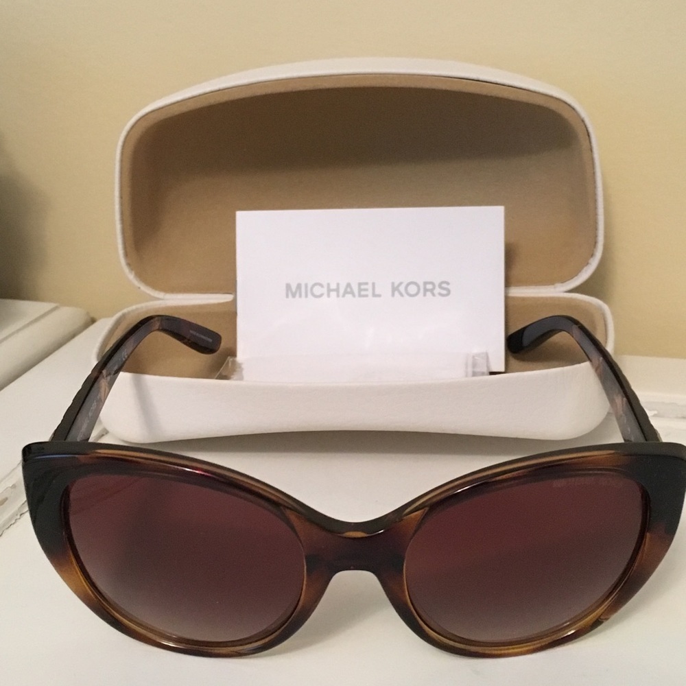 Sunglasses - Picture 5 of 6